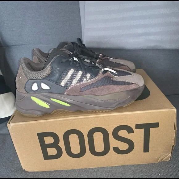 Yeezy boost 700 mauve in a 9.5 - Picture 2 of 13